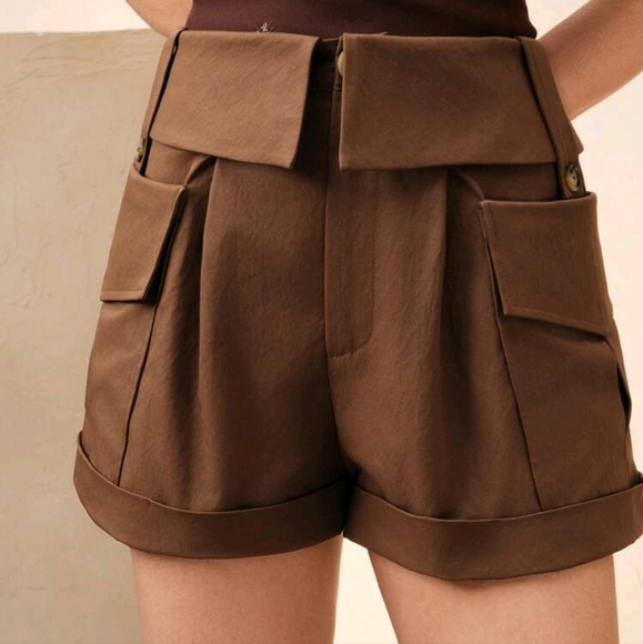 Women Elegant Modern Layered Pocket Casual Shorts, Spring/Summer Outfits - Picture 3 of 4